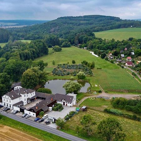 Penzion A Restaurace Belecky Mlyn Pteni Bagian luar foto