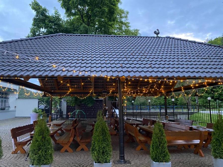 Penzion A Restaurace Belecky Mlyn Pteni Bagian luar foto