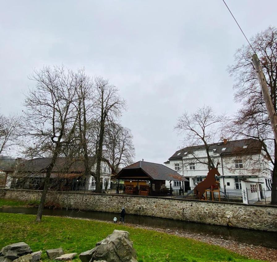 Penzion A Restaurace Belecky Mlyn Pteni Bagian luar foto