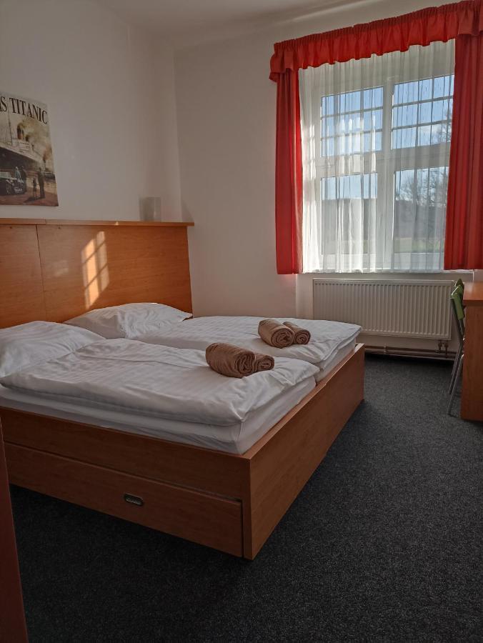 Penzion A Restaurace Belecky Mlyn Pteni Bagian luar foto