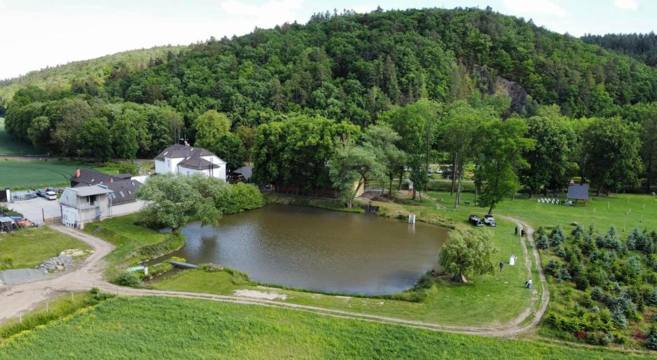 Penzion A Restaurace Belecky Mlyn Pteni Bagian luar foto