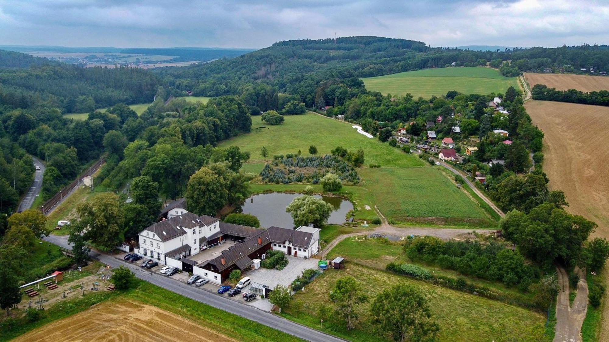 Penzion A Restaurace Belecky Mlyn Pteni Bagian luar foto